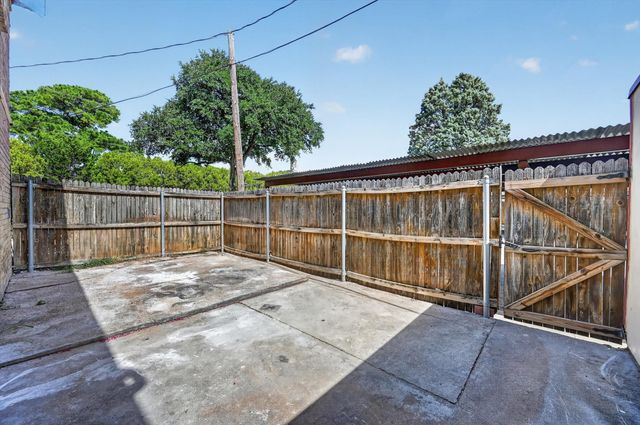 1801 E Grauwyler Road 101, Irving, TX 75061