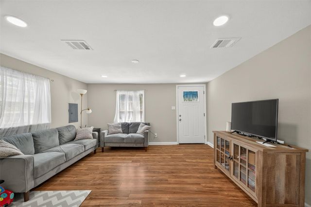 223 E Melville Drive, Crosby, TX 77532
