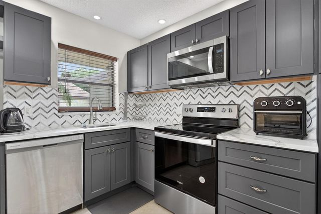 4500 Carambola Circle S 27305, Coconut Creek, FL 33066