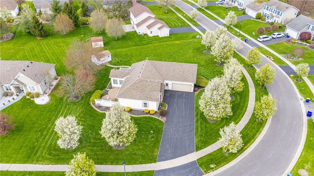 108 Arborway Lane, Greece, NY 14612