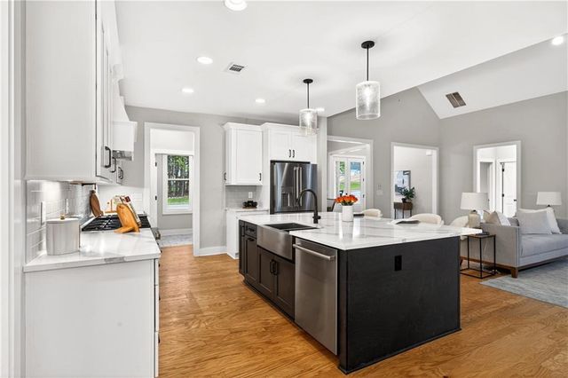 425 Blossom Trail, Acworth, GA 30101