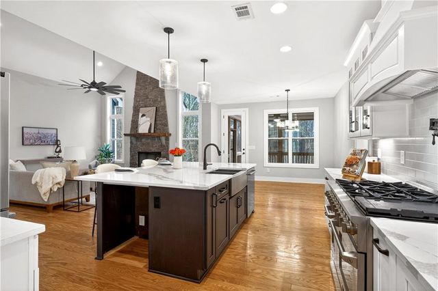 425 Blossom Trail, Acworth, GA 30101