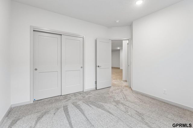 19509 Ellison Avenue, Elkhorn, NE 68022