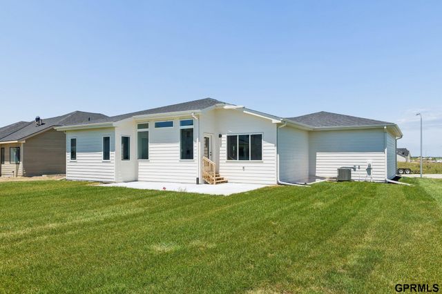 19509 Ellison Avenue, Elkhorn, NE 68022