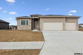 19509 Ellison Avenue, Elkhorn, NE 68022