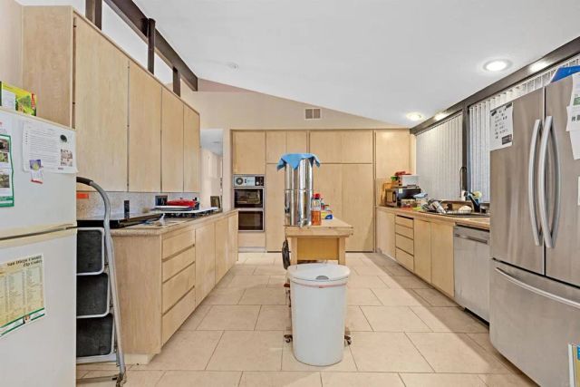 609 Roca Place, Vista, CA 92084