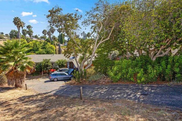 609 Roca Place, Vista, CA 92084