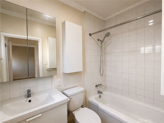 889 N Oakland 891, Pasadena, CA 91104