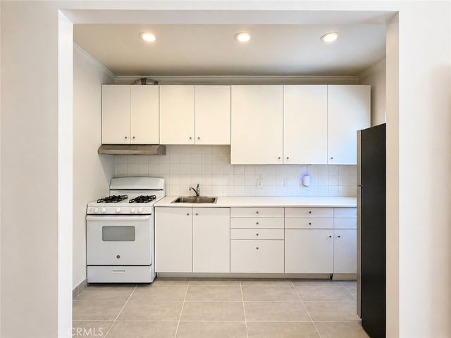 889 N Oakland 891, Pasadena, CA 91104