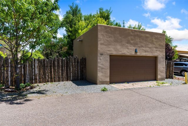 1124 Harrison Road, Santa Fe, NM 87507
