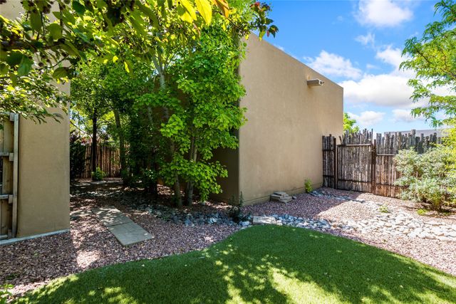 1124 Harrison Road, Santa Fe, NM 87507