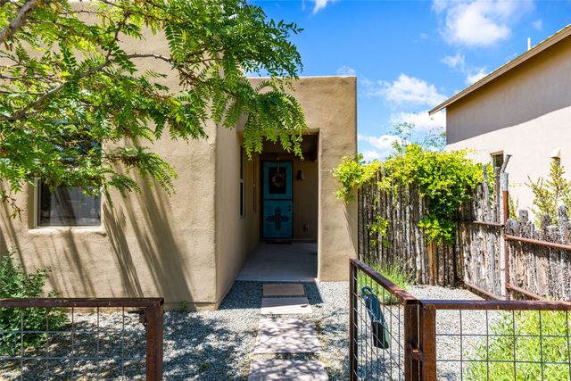 1124 Harrison Road, Santa Fe, NM 87507