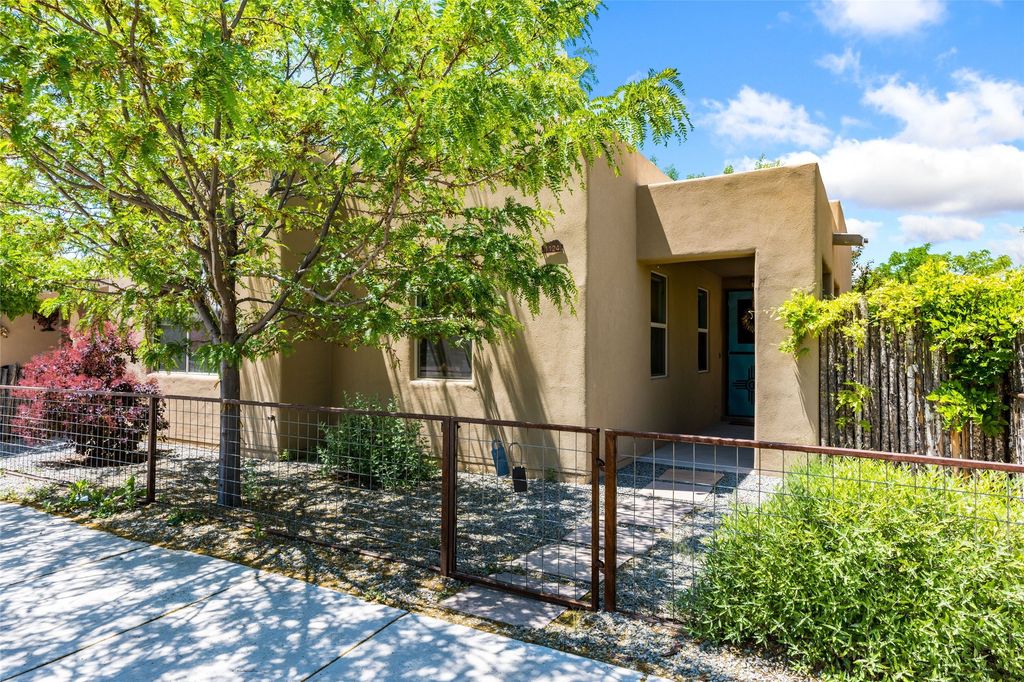 1124 Harrison Road, Santa Fe, NM 87507