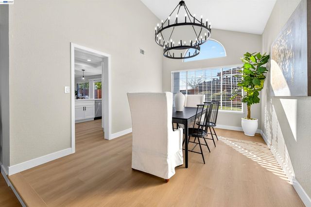 5075 Canyon Crest Dr, San Ramon, CA 94582