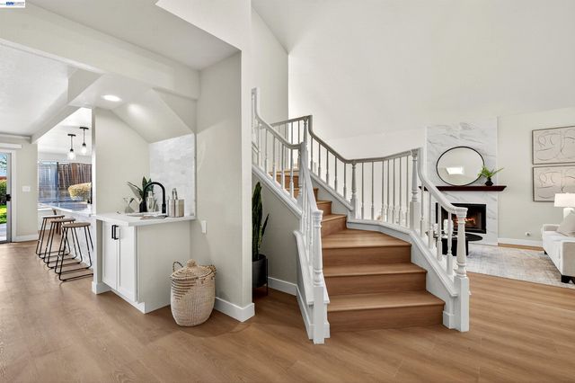 5075 Canyon Crest Dr, San Ramon, CA 94582