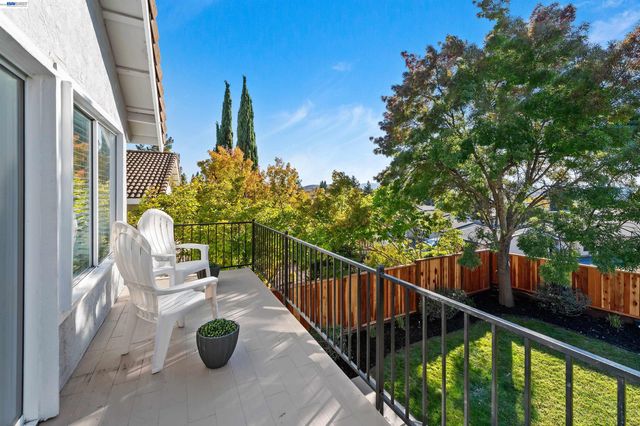 5075 Canyon Crest Dr, San Ramon, CA 94582