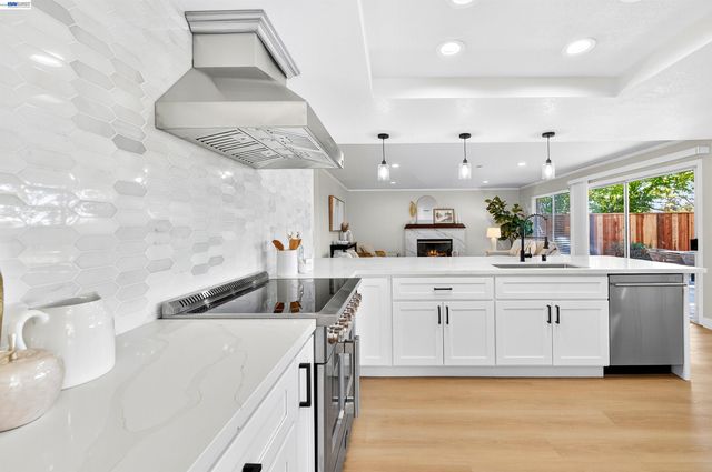 5075 Canyon Crest Dr, San Ramon, CA 94582