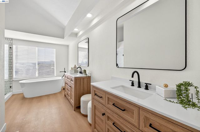 5075 Canyon Crest Dr, San Ramon, CA 94582