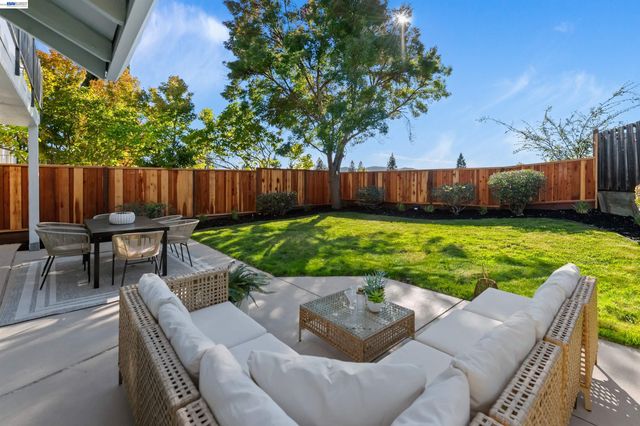 5075 Canyon Crest Dr, San Ramon, CA 94582
