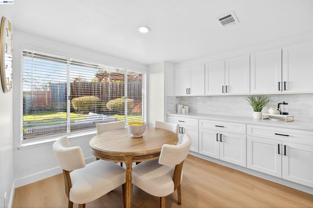 5075 Canyon Crest Dr, San Ramon, CA 94582