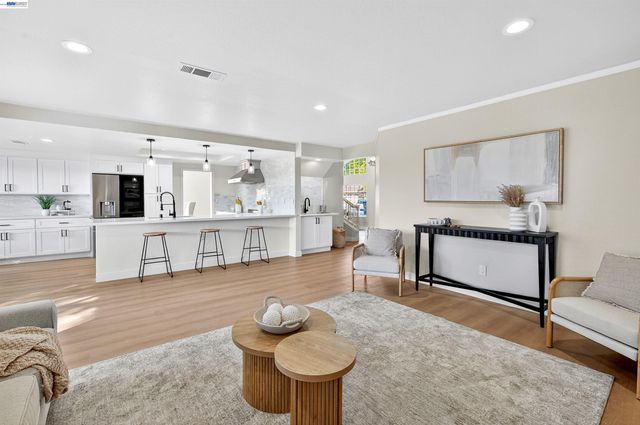 5075 Canyon Crest Dr, San Ramon, CA 94582