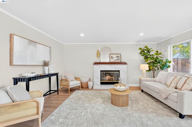 5075 Canyon Crest Dr, San Ramon, CA 94582