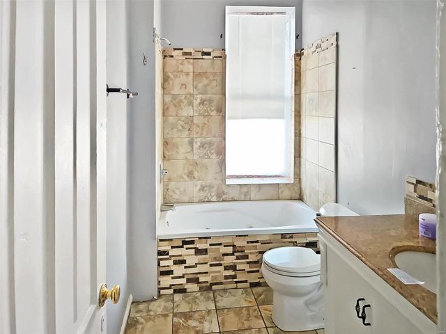 4748 S Broadway, St Louis, MO 63111