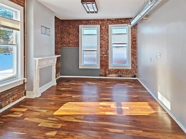 4748 S Broadway, St Louis, MO 63111