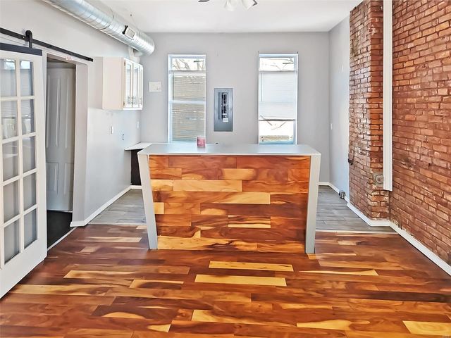 4748 S Broadway, St Louis, MO 63111