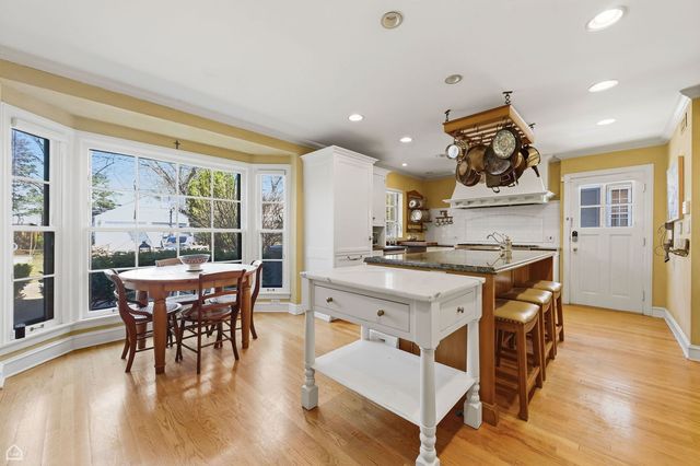 1940 Chestnut Avenue, Wilmette, IL 60091