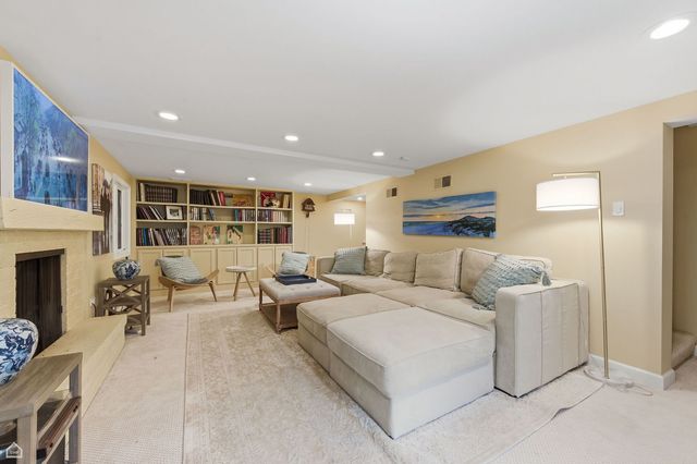 1940 Chestnut Avenue, Wilmette, IL 60091