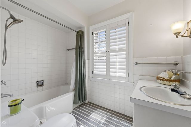 1940 Chestnut Avenue, Wilmette, IL 60091