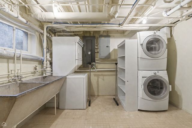 1940 Chestnut Avenue, Wilmette, IL 60091