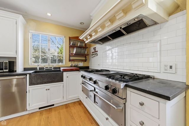 1940 Chestnut Avenue, Wilmette, IL 60091