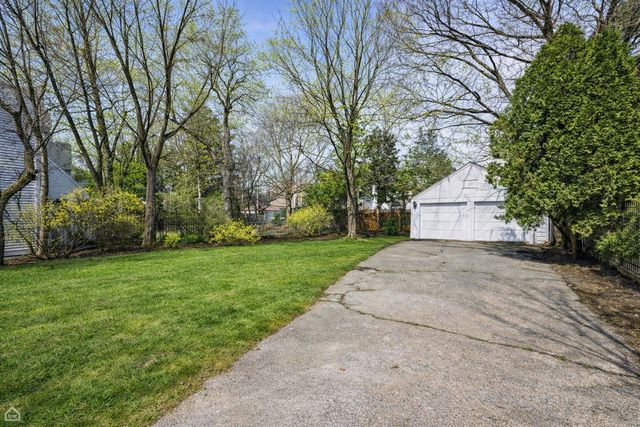 1940 Chestnut Avenue, Wilmette, IL 60091