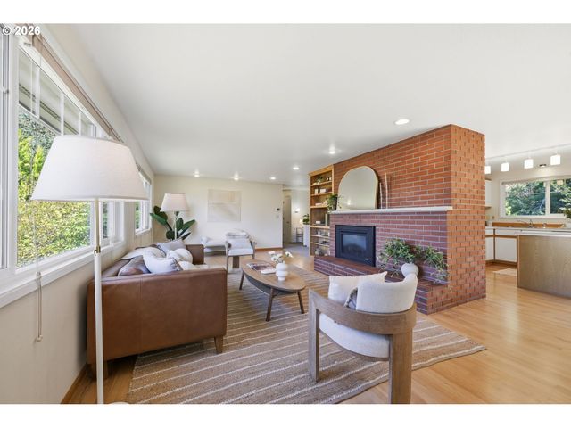 260 W 20TH Ave, Eugene, OR 97405