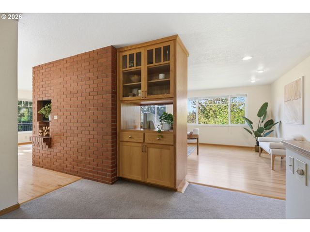 260 W 20TH Ave, Eugene, OR 97405