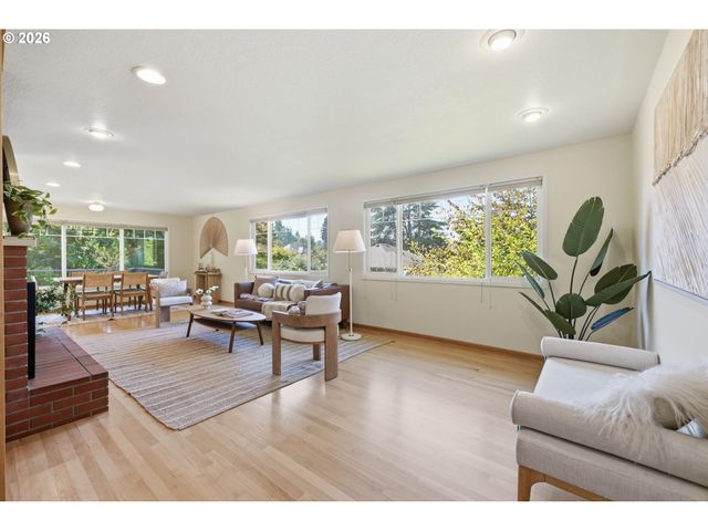 260 W 20TH Ave, Eugene, OR 97405