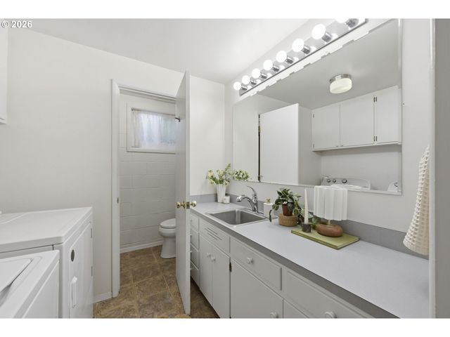 260 W 20TH Ave, Eugene, OR 97405