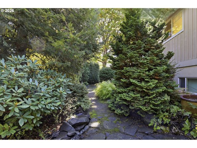 260 W 20TH Ave, Eugene, OR 97405