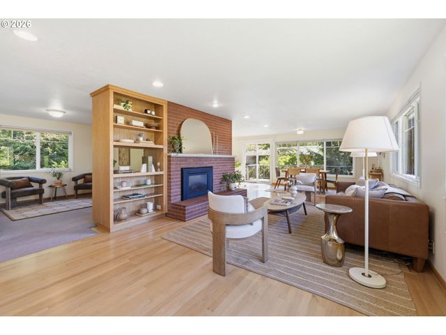 260 W 20TH Ave, Eugene, OR 97405
