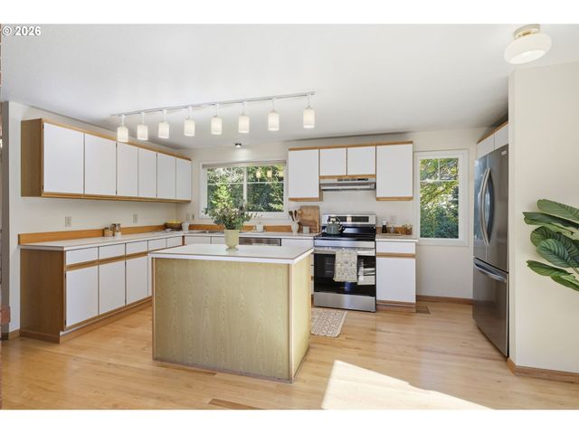 260 W 20TH Ave, Eugene, OR 97405