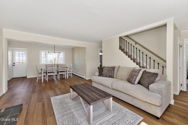 35 Knob Hill Road, Colonie, NY 12211