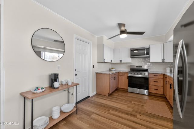 35 Knob Hill Road, Colonie, NY 12211