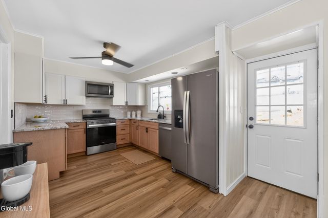 35 Knob Hill Road, Colonie, NY 12211