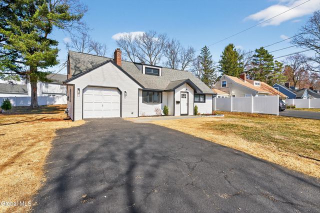 35 Knob Hill Road, Colonie, NY 12211