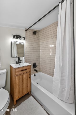 35 Knob Hill Road, Colonie, NY 12211