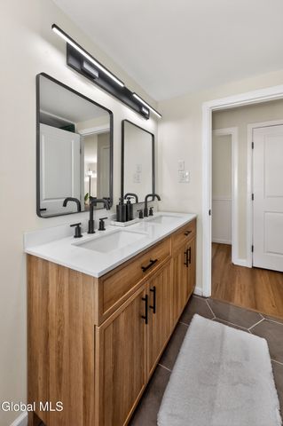 35 Knob Hill Road, Colonie, NY 12211