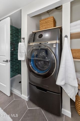 35 Knob Hill Road, Colonie, NY 12211