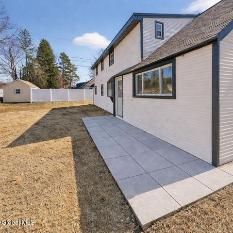 35 Knob Hill Road, Colonie, NY 12211